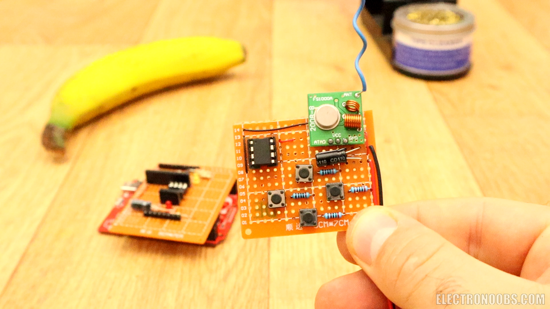 Compact 433?MHz radio controller built with an ATTiny85, featuring four digital channels only.